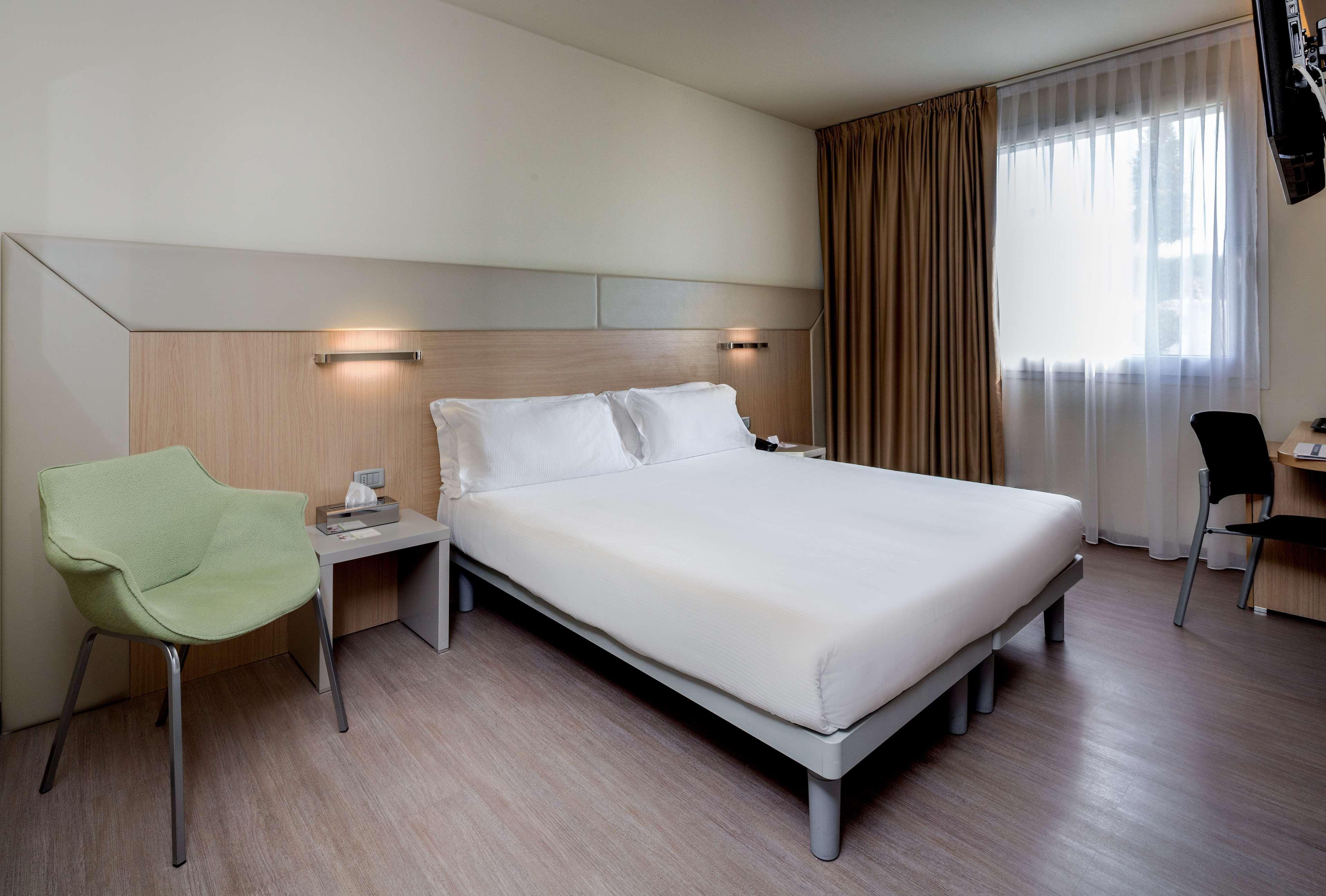The Aries Hotel Vicenza Esterno foto